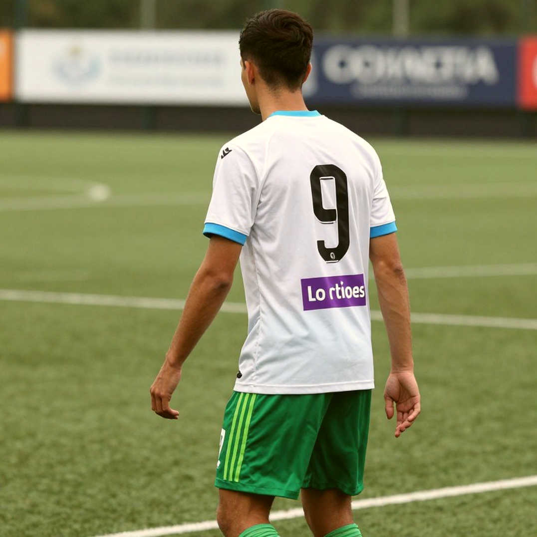 From 24 to 1: 'Hormiga' González, El Tri, and the Trap of Small Samples