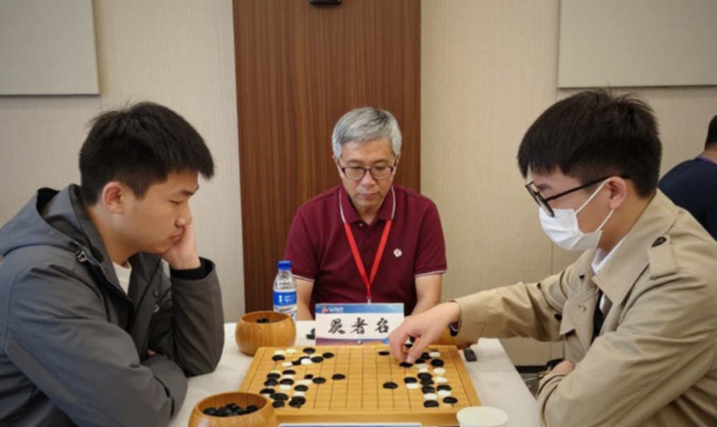 SCHACH থেকে CHESS INSIGHT, সেন্ট লুইস থেকে পল্টন: দাবা যেখানে সম্পদ জমায়, ফাটলও সেখানেই