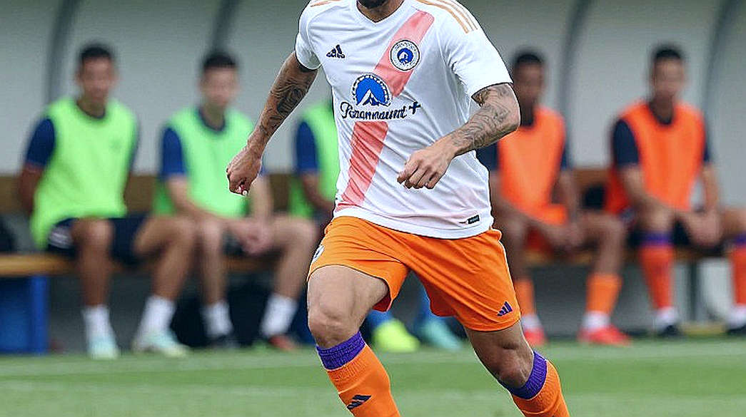 টেবিলের উল্টো পাশে সিংহাসন: ২০২৭ AFF U23-এ ভিয়েতনামের আয়োজন, উত্তরাধিকার আর এক অস্বস্তিকর প্রশ্ন টেবিলের উল্টো পাশে সিংহাসন: ২০২৭ AFF U23-এ ভিয়েতনামের আয়োজন, উত্তরাধিকার আর এক অস্বস্তিকর প্রশ্ন
