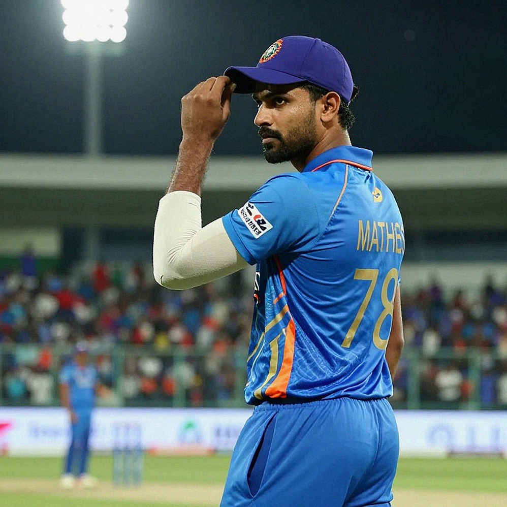 দিল্লি ক্যাপিটালসের নতুন যুগ: ভাসের আগমন আর মালিকানা-চক্রের ছায়ায় শিরোপার খোঁজ দিল্লি ক্যাপিটালসের নতুন যুগ: ভাসের আগমন আর মালিকানা-চক্রের ছায়ায় শিরোপার খোঁজ