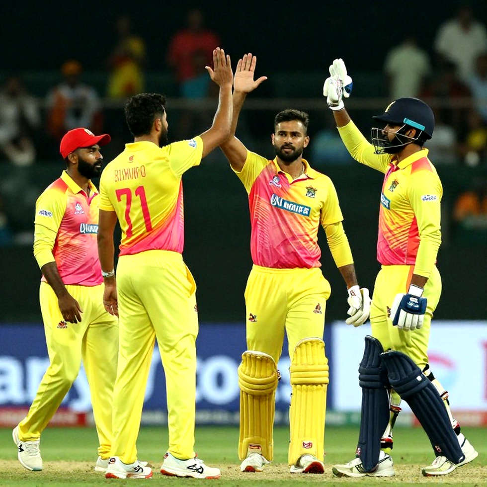 টস জিতে ভারতের ফিল্ডিং বেছে নেওয়া, আর নিউজিল্যান্ডের চার পেসারের জুয়া টস জিতে ভারতের ফিল্ডিং বেছে নেওয়া, আর নিউজিল্যান্ডের চার পেসারের জুয়া