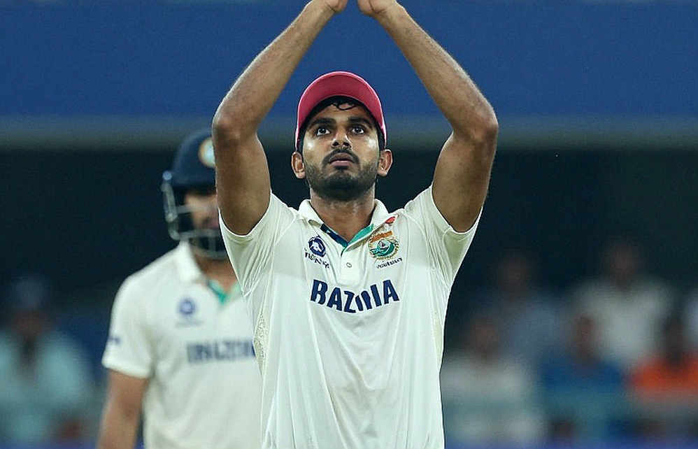 ১৩৫/৮-এর লেজার: ওয়েস্ট ইন্ডিজের মাঝের ওভারের ধস ও নামান ধিরের ফুটনোট